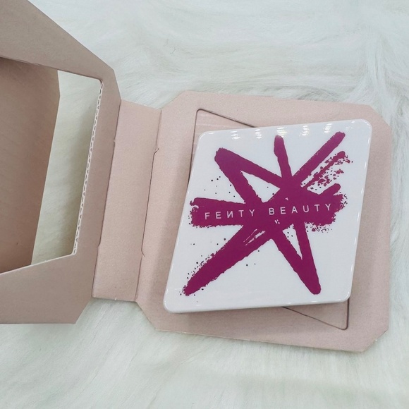 FENTY CHEEKS SUEDE POWDER BLUSH - IN SHADE SUMMERTIME WINE - Picture 3 of 4